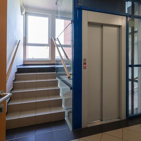 Sunny Apartment In Modrany By Prague Days Exterior photo