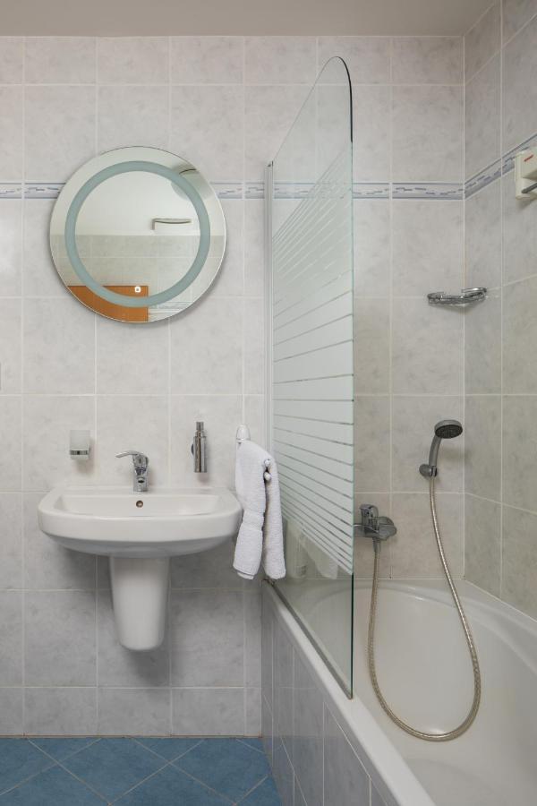 Sunny Apartment In Modrany By Prague Days Exterior photo