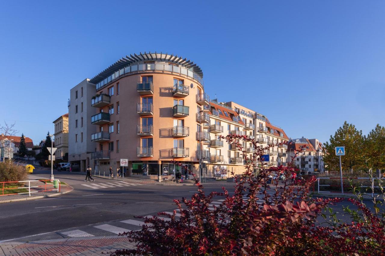 Sunny Apartment In Modrany By Prague Days Exterior photo